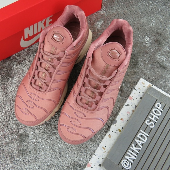 Nike Air Max Plus Sneakers - Picture 3 of 5